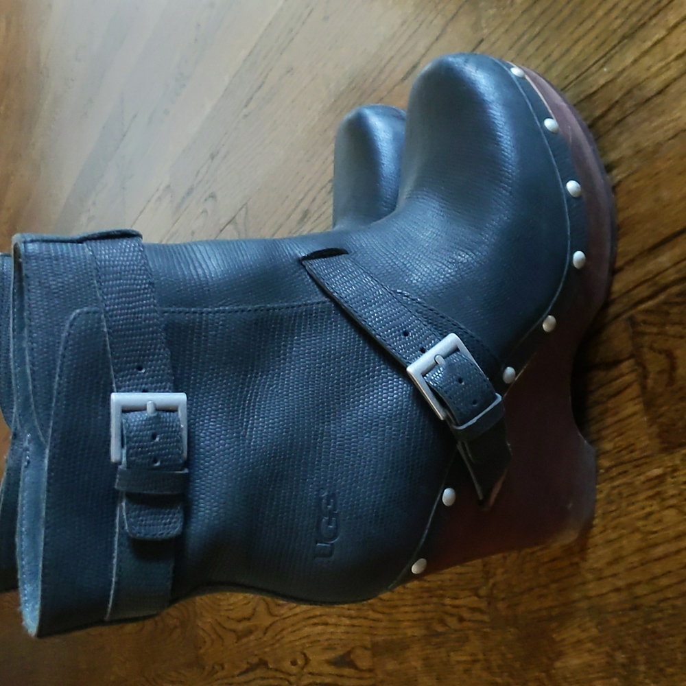 Ugg wedge boot